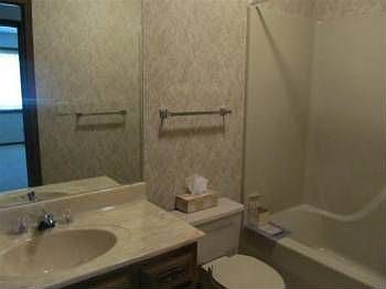 4th image of 26 41st St