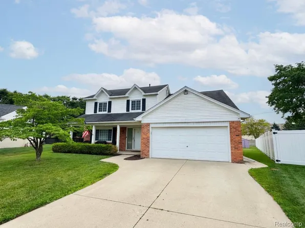 35601 Ashford Dr, Sterling Heights, MI 48312