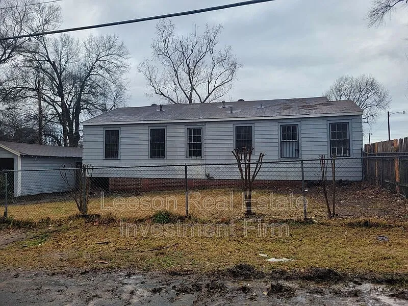3 bed, 1.0 bath, 1238 sqft, $850 — Photo 3