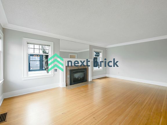 4th image of 1919 Dexter Ave N