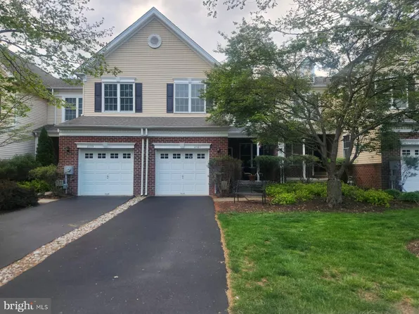 2327 Dorchester St W #W, Furlong, PA 18925
