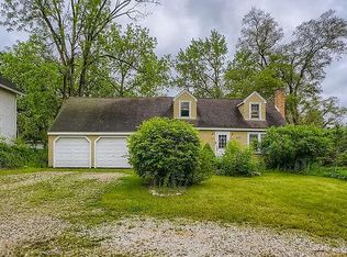 407 E Burnett Rd, Island Lake, IL 60042