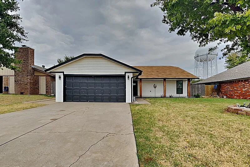 1051 Royal Ln