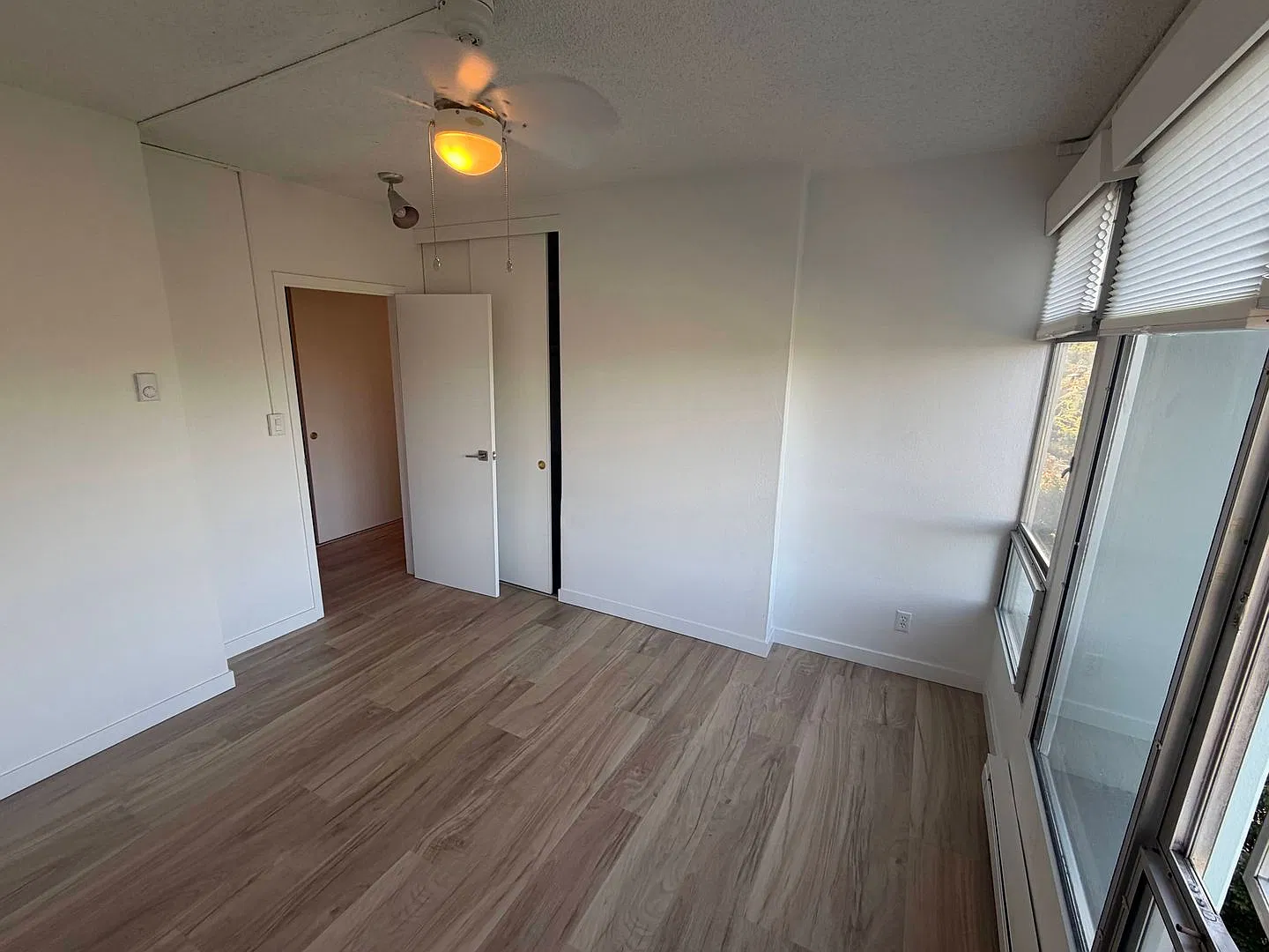 2 Bedroom Condo in Willamette Towers — Photo 4