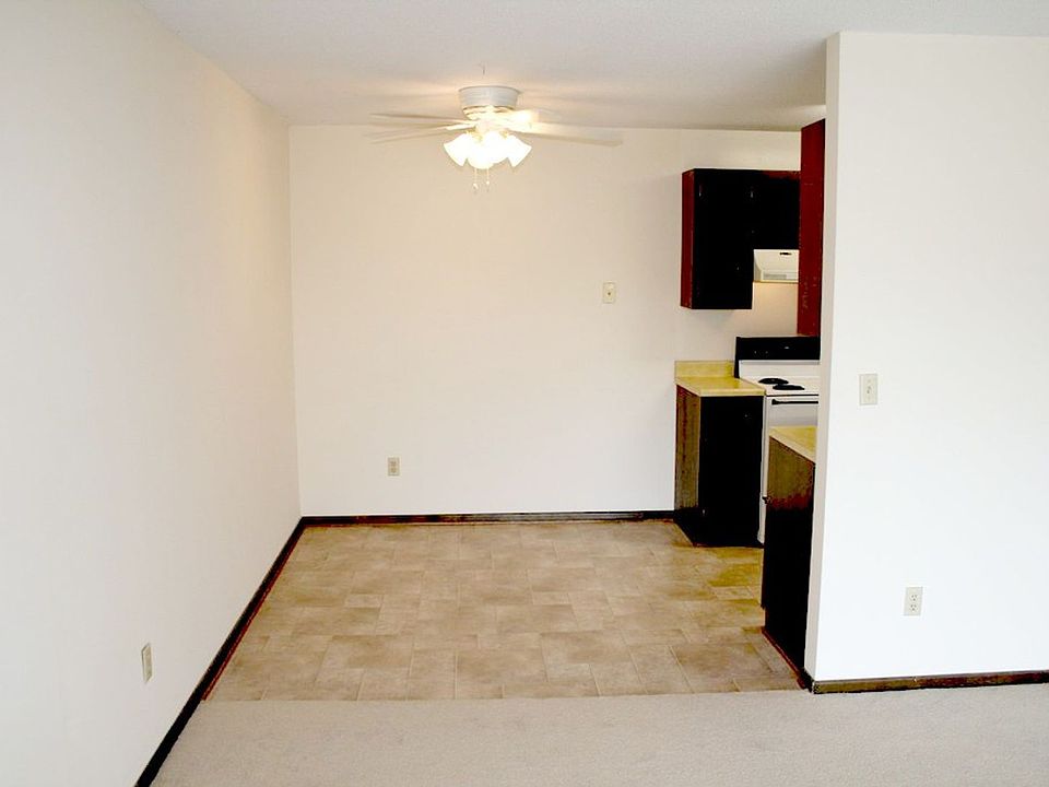 Parklawn Manor Apartments 4000 Parklawn Ave Edina MN Zillow