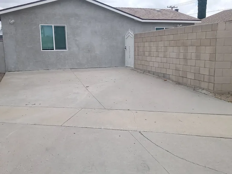 Cypress Ave — Photo 1