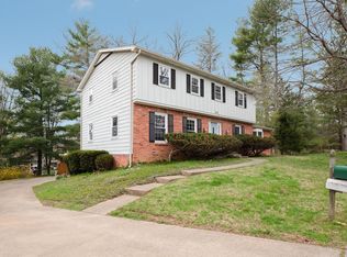 2204 S Belhaven Ct, Bloomington, IN 47401