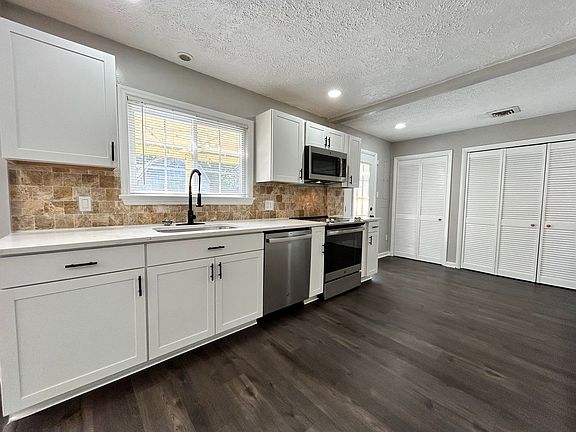 3rd image of 629 Bethune Dr