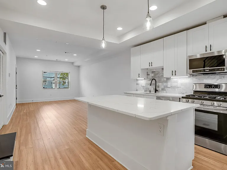 1225 Raum St NE #1 — Photo 5