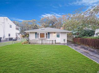 8 Sinclair St, Mastic, NY 11950