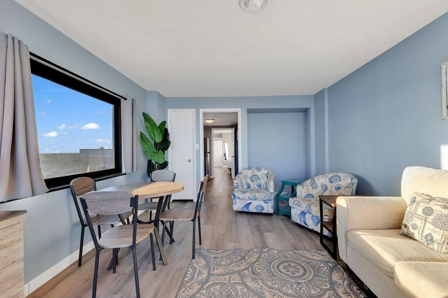 1 bed, 1.0 bath, 645 sqft, $2,694 — Photo 4