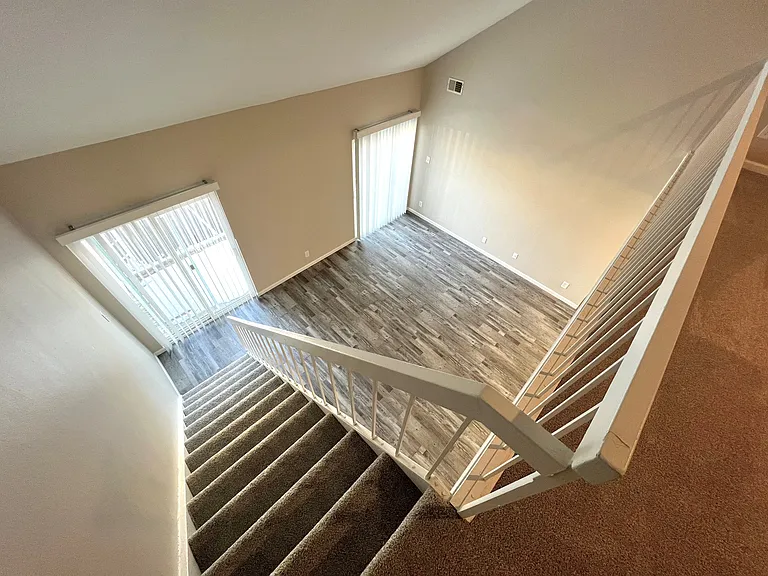 Country Club Place Apartments — Photo 32