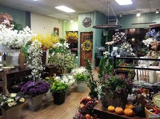 33 Oak St, Ridgewood, NJ 07450