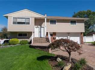 45 Pawnee Dr, Commack, NY 11725