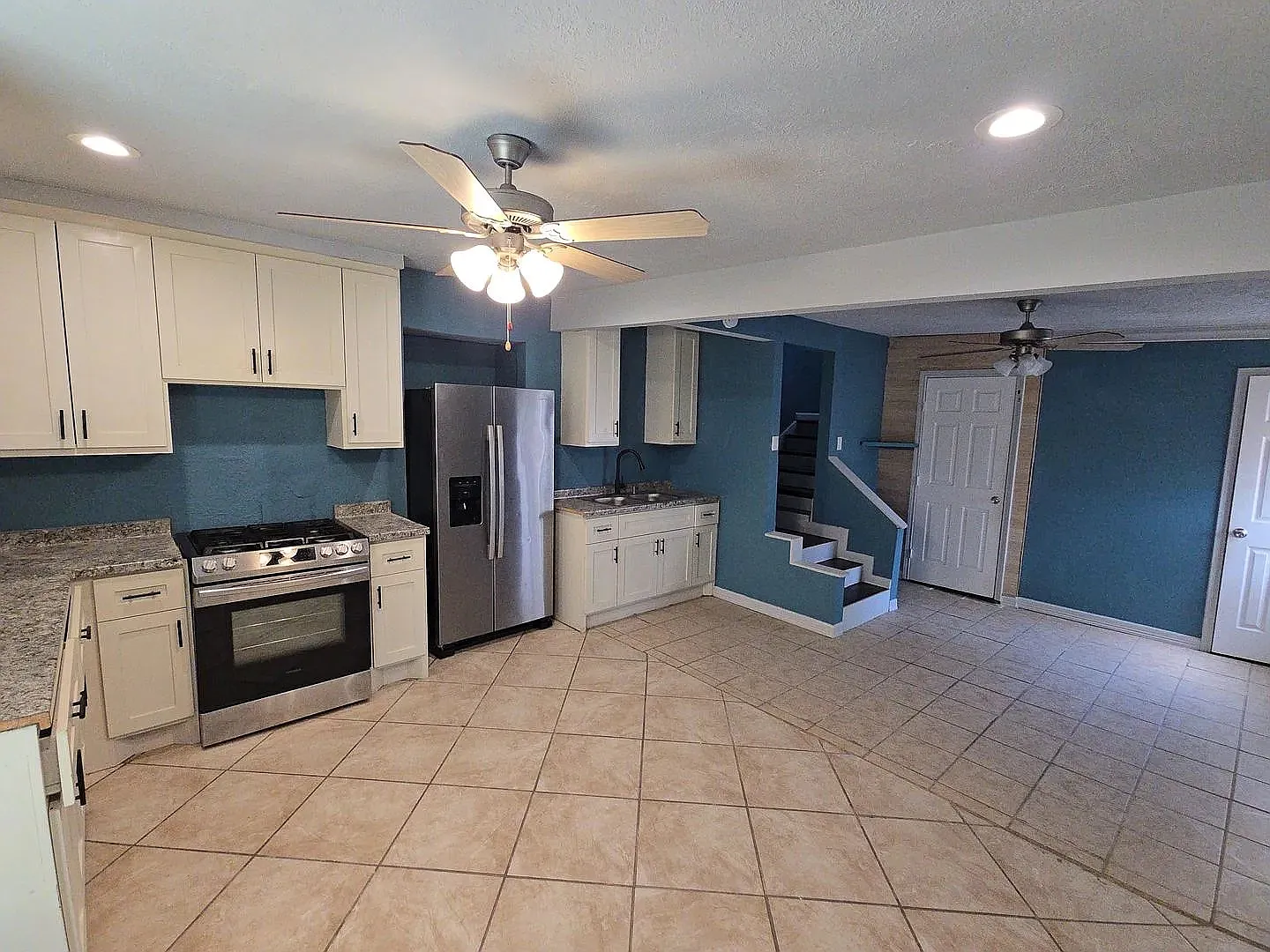 9010 Linda Vista Rd — Photo 2