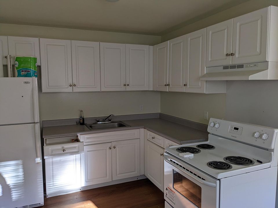 1st image of 22 Colonial Dr APT B