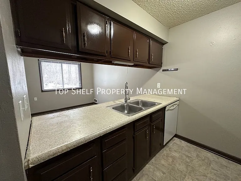 1328 Williams St — Photo 6