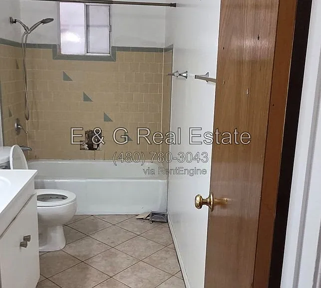 847 W 10th St — Photo 9