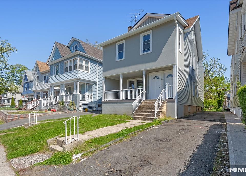 1st image of 226 N Clinton St