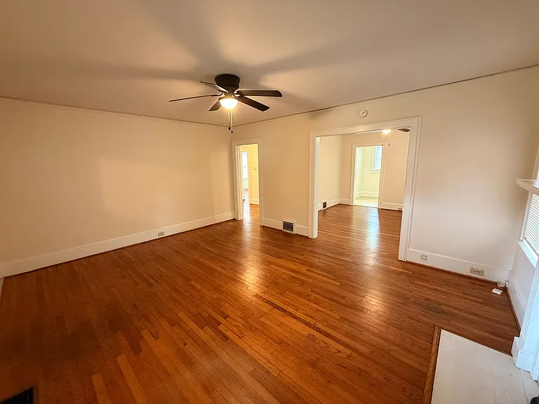 1607 - 1609 Hollywood Drive — Photo 4