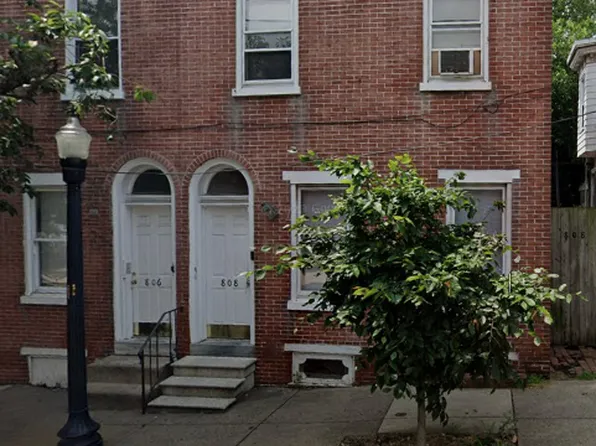 808 W 8th St APT 2, Wilmington, DE 19801