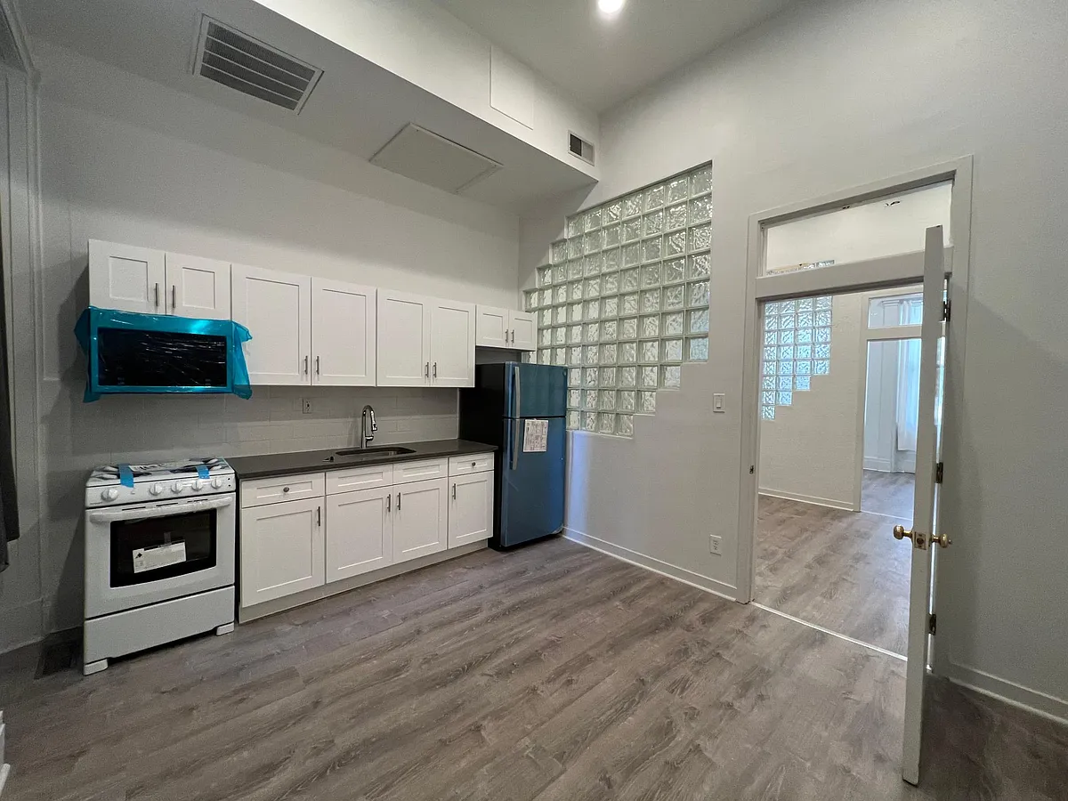 Building Photo - 1308 Spruce St #1F