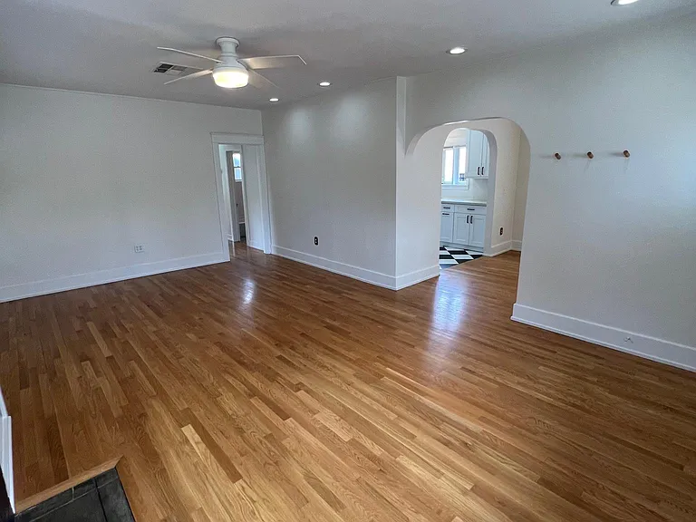 1130 E Palm Ln — Photo 6