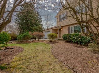 5 Surrey Ln, East Brunswick, NJ 08816