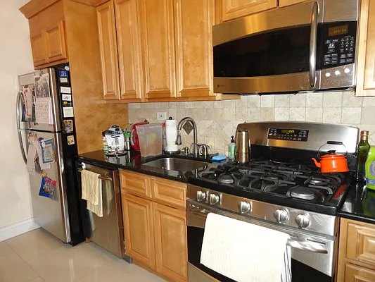 Rented by Halvatzis Realty | media 3