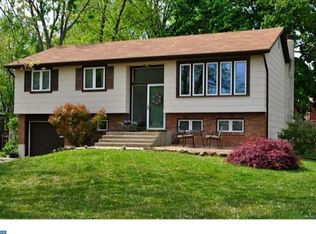 999 Sherbrook Cir, Somerdale, NJ 08083
