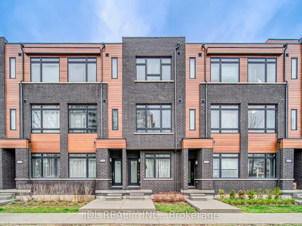 370 Red Maple Rd #118, Richmond Hill, ON L4C 5T4