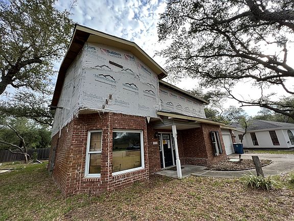 2nd image of 208 Doral Ln