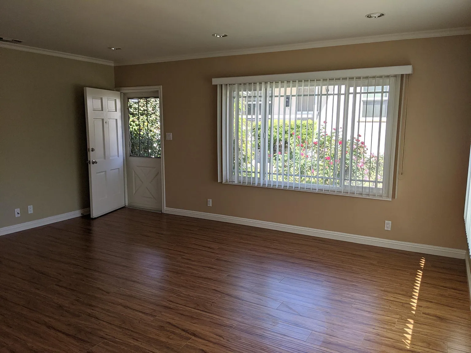 527 E Harvard Rd — Photo 4