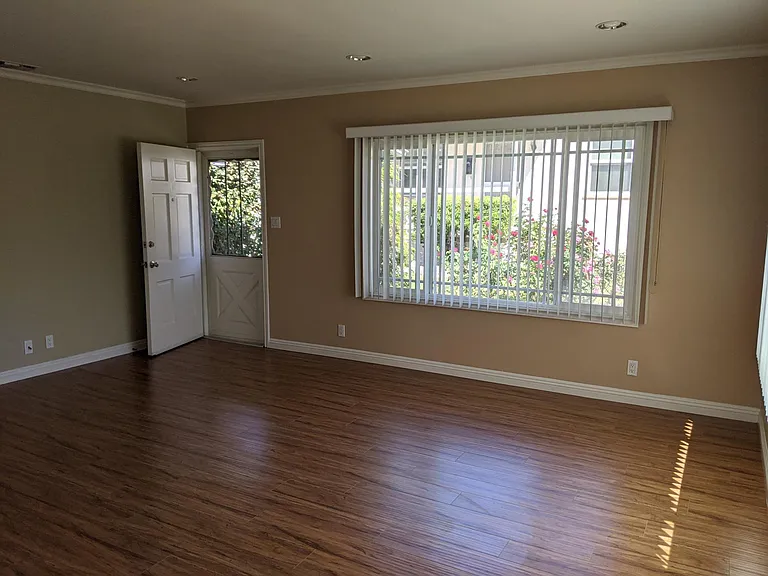 527 E Harvard Rd — Photo 4