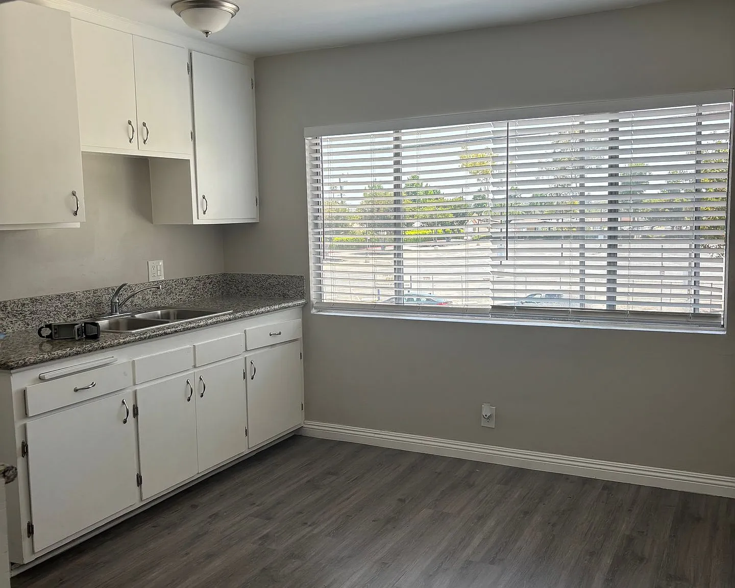 Mulberry Apartments 1 and 2 Bedrooms — Photo 1