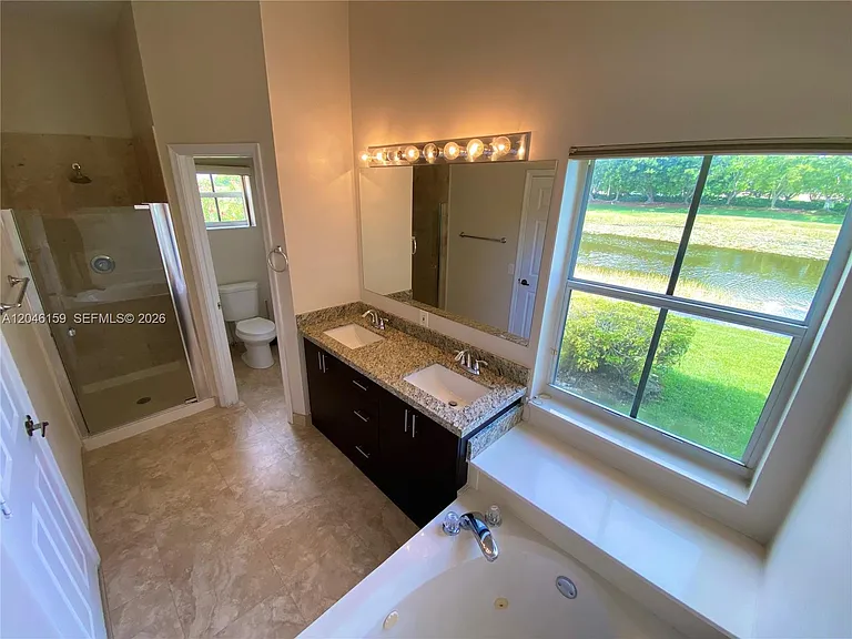837 Tanglewood Cir — Photo 9