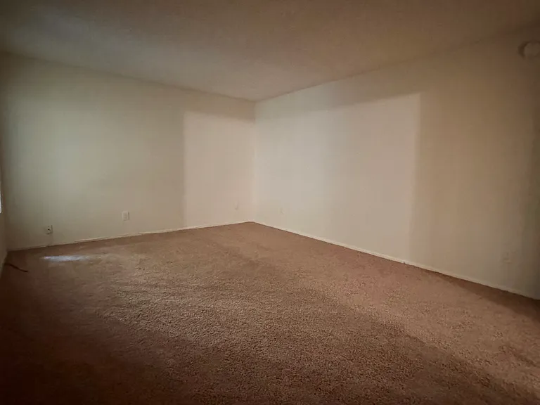 4901 Whitsett Ave #206 — Photo 16