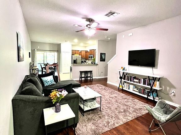 2nd image of 1314 Ballard Green Pl