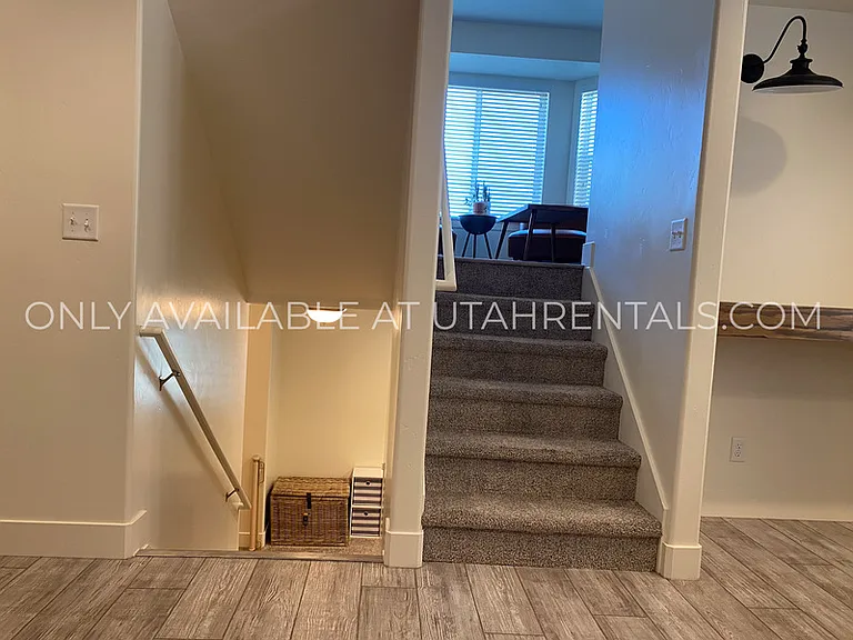345 W Park View Ln — Photo 18