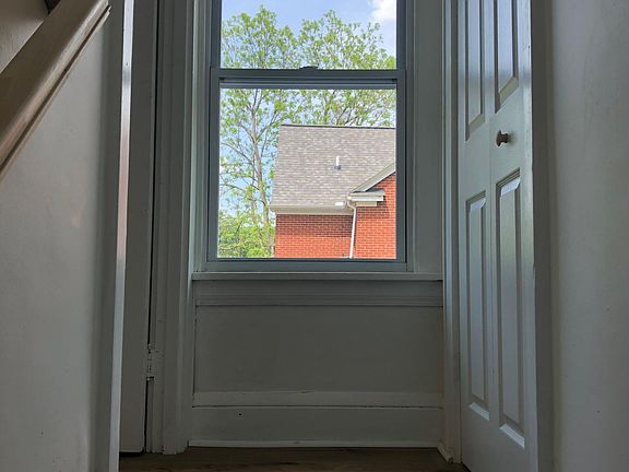 4th image of 432 W Streetsboro St #Up