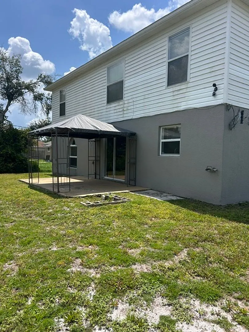 2 Story 4 Bedroom 2.5 Bath 2 Car Garage — Photo 4