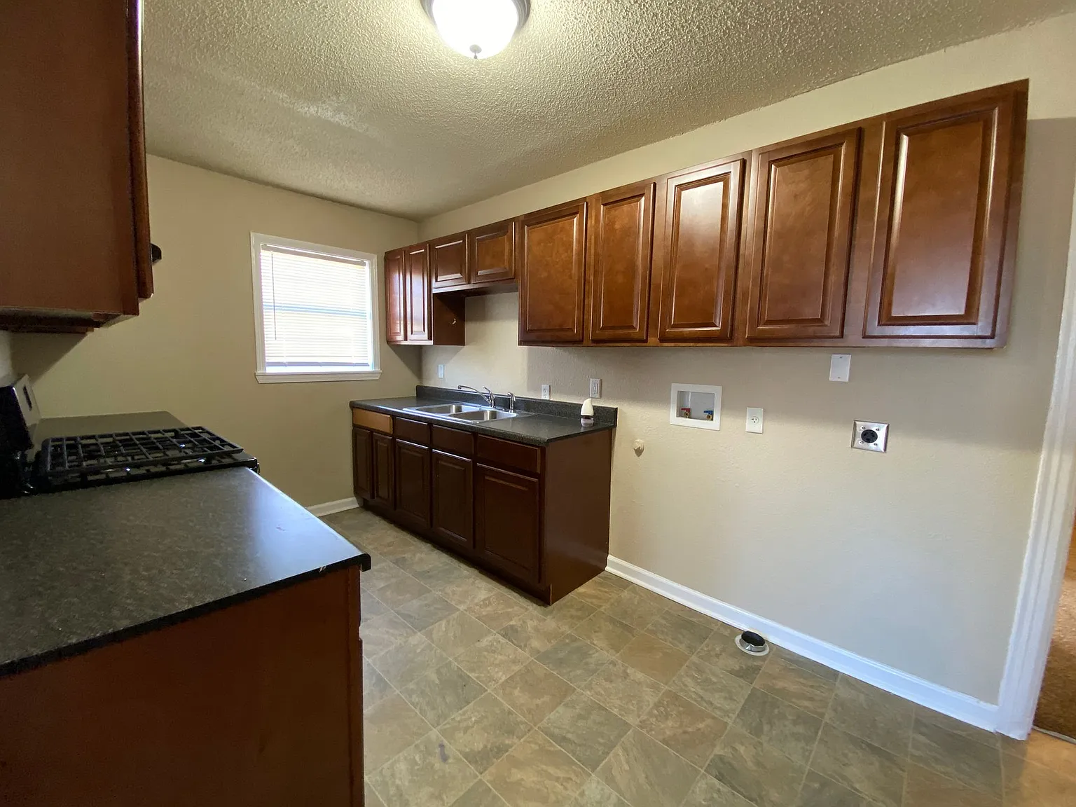 2311 S Park St — Photo 2