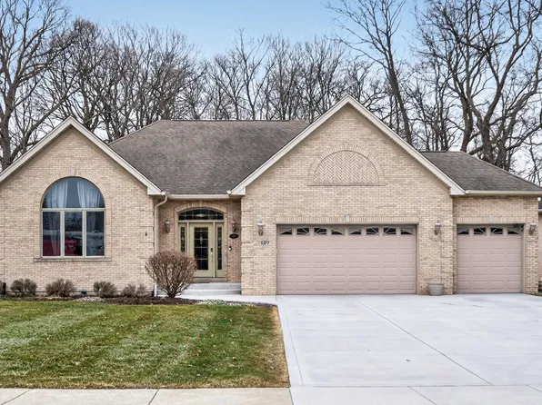 127 Rose Dr, Bloomingdale, IL 60108
