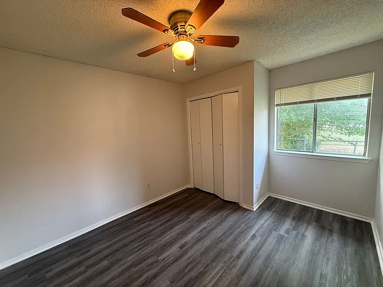 512 Willowbend Cv — Photo 8