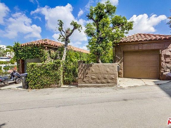 4th image of 2064 Glencoe Way