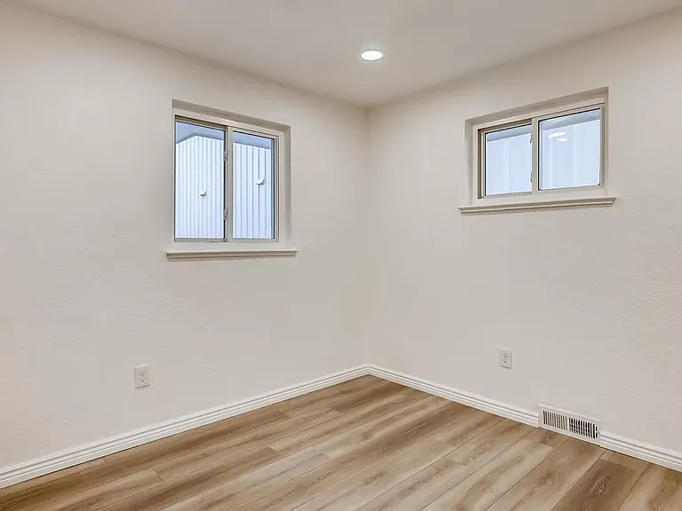 1526 N Wolff St — Photo 14