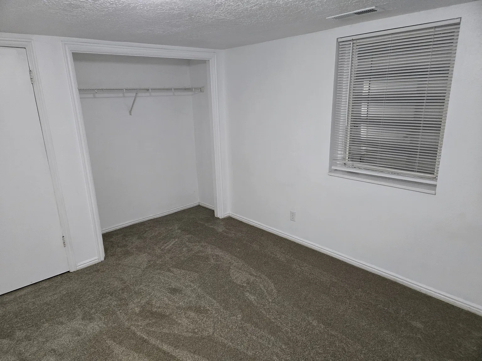 3 bed, 1600 sqft, $1,400 — Photo 2