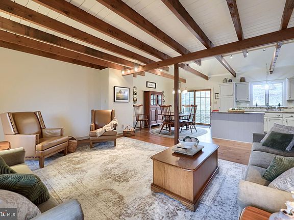 4th image of 1521 W Penn Grant Rd