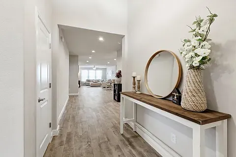4 bed, 2117 sqft, $2,750 — Photo 3