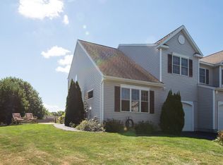 25 Paddlewheel Ct, Waterford, NY 12188